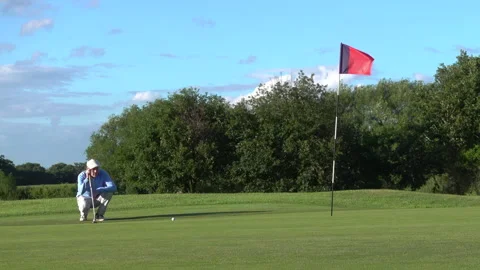 Social Distancing Golf 2 動画素材 134652979