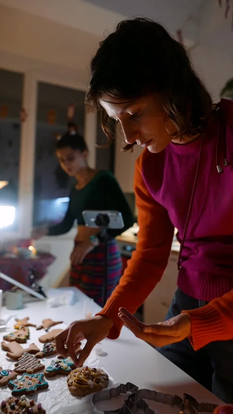 Social media tutorial showing cookie decorating steps clearly Vídeo Stock 323384140