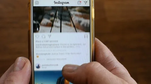 Social networks Video stock 107367698