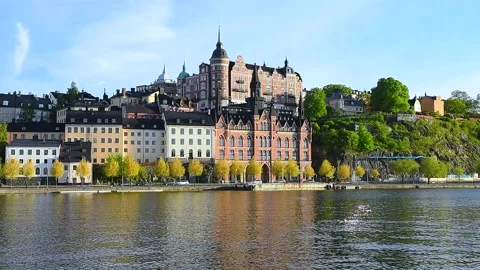 Soder Malarstrand waterfront in the Södermalm District in Stockholm, Sweden. Vídeo Stock 196818440