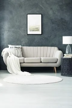 Sofa by dark grey wall Stock-Fotos