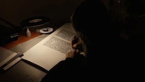 Sofer Stam or Scribe Writing Megillat Esther Vídeos de archivo 103473919