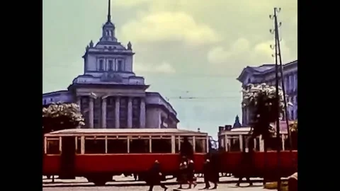 Sofia, Bulgaria, 1963 - Many people flock to the city center 库存影片 175925911