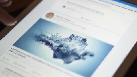 Sofia, Bulgaria-23 03 2020: Finger scrolling through Linkedin Social media Vídeo Stock 127417174