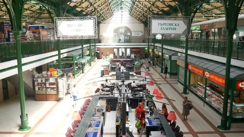Sofia, Bulgaria, aerial view inside the Central market Vídeo Stock 112357710