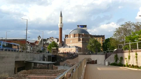 SOFIA, BULGARIA - APRIL 24, 2018: Banya Bashi Mosque. Ruins of ancient Serdica. Stock Footage 152630220
