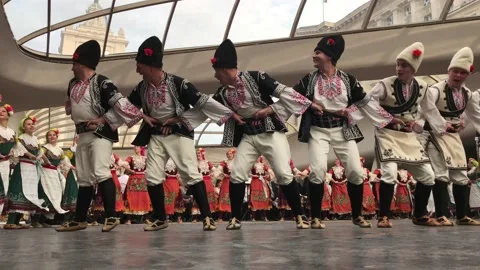 SOFIA, BULGARIA - MAY 7, 2018: People dance bulgarian horo in Sofia, Bulgaria. Stockbeeldmateriaal 152643518