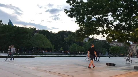 SOFIA, BULGARIA - MAY 9, 2018: Young people practicing extreme sports.Time lapse Stockbeeldmateriaal 152643465