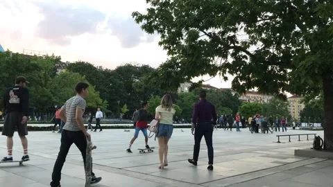 SOFIA, BULGARIA - MAY 9, 2018: Young people practicing extreme sports.Time lapse Stockbeeldmateriaal 152643556