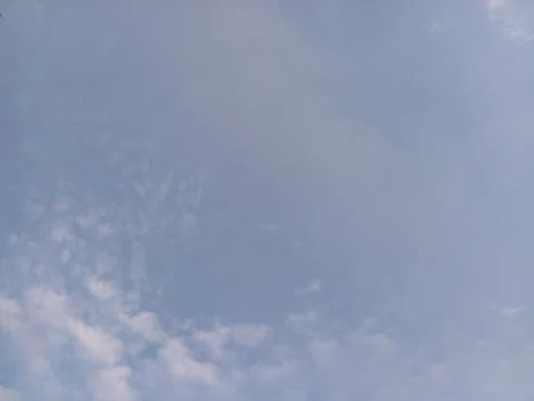Soft Blue Sky with Wispy Clouds Foto stock