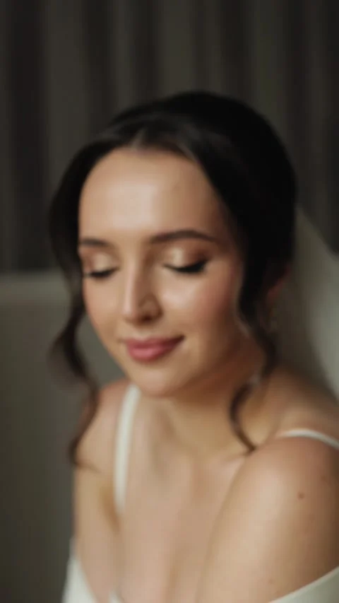 Soft blur, gradually coming into focus to reveal a beautiful bride with blue Stock Footage 286365904