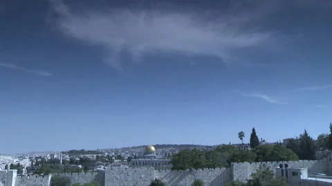 Soft Cloud And Blue Sky Over Dome Of The Rock And Walls Of Old City Of Jerusalem Video stock 238661096