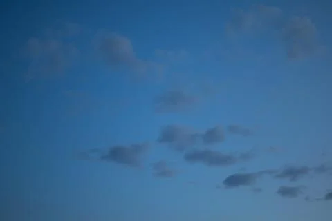 Soft Clouds in a Clear Blue Sky Foto stock