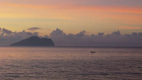 Soft Dawn Light over Turtle Island 스톡 동영상 326426566