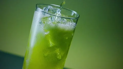 Soft drink Glass Pouring 免费库存影片 63733698