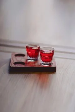 Soft drink of tender red in stacks on a wooden stand Stock-Fotos