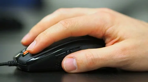 Soft focus to hand of the man clicking mouse. Right hand from left view Vídeos de archivo 67216427