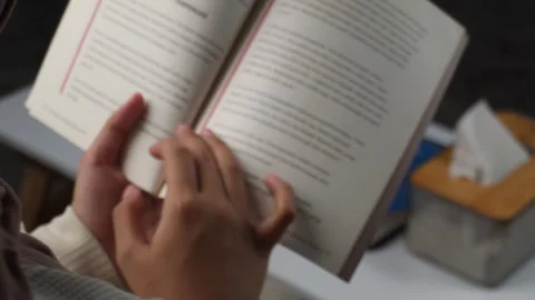 Soft focus high angle of hand opens the book page 库存影片 276877243