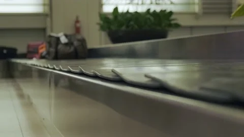 Soft focus of luggage carousel Stock Footage 153573925