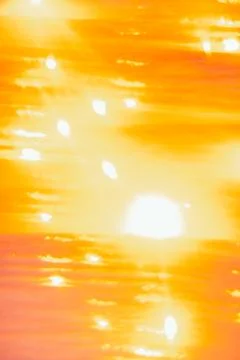 Soft focus. Sunset over ocean waves at beach with golden reflections during l Stock-Fotos