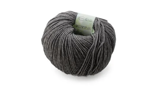 Soft gray yarn resting gracefully, inviting creativity in a cozy corner of .. Fotos Stock