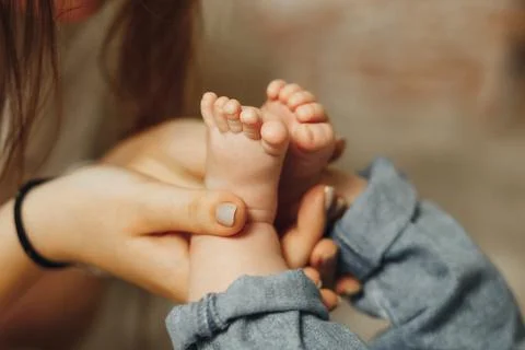 Soft hands cradle tiny feet Fotos Stock