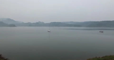Soft mist drifts through the lush hills of Meghalaya 스톡 동영상 335636151