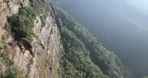 Soft mist drifts through the lush hills of Meghalaya 動画素材 335645669