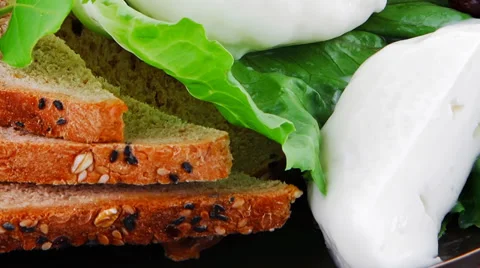 Soft mozzarella with bread Vídeos de archivo 30361614