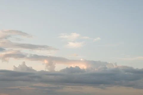 Soft pastel evening clouds at twilight Foto stock