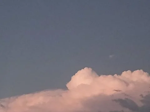 Soft Pink and White Clouds at Sunset or Twilight 스톡 사진