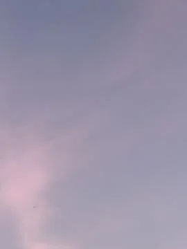 Soft Pink Clouds Across a Muted Twilight Sky 写真素材