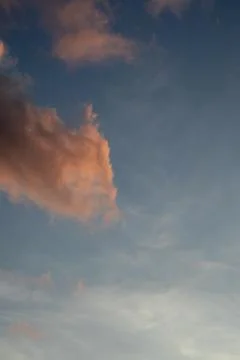 Soft Pink Clouds at Sunset Stock-Fotos
