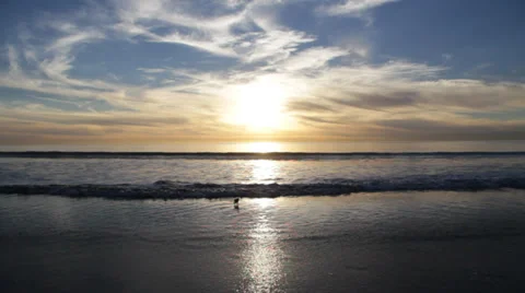 Soft rolling waves off of the pacific at sunset 스톡 동영상 34166347