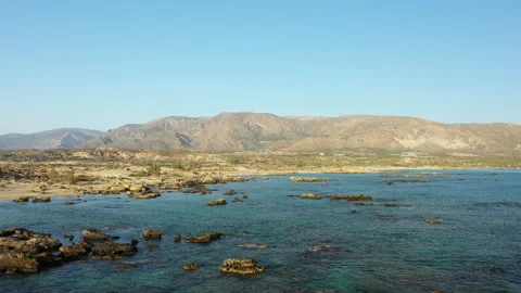 The soft sand beach and its heavenly colored waters  Vídeos de archivo 250563293