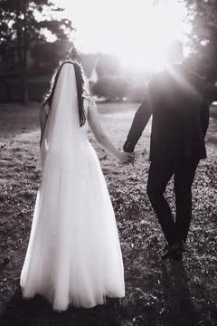 Soft sunlight glows behind a walking couple Foto stock