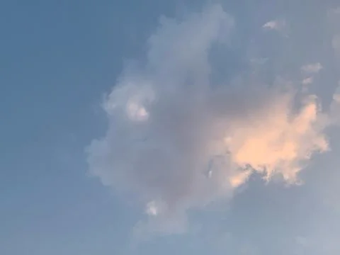 Soft Sunset Cloudscape with Blue Sky over Jakarta Indonesia Foto stock