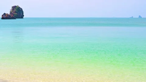 Soft wave with the blue ocean on a sandy beach. Stock-Footage 153009177