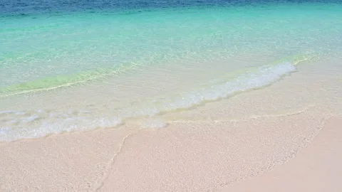 Soft wave with the blue ocean on a sandy beach. Stock-Footage 153389125