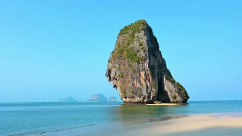 Soft wave with the blue ocean on a sandy beach. Stock-Footage 153389140