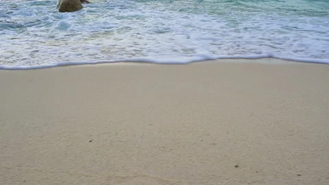Soft wave with the blue ocean on a sandy beach. Stock-Footage 157032705