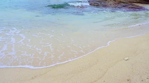 Soft wave with the blue ocean on a sandy beach. Stock-Footage 157033881