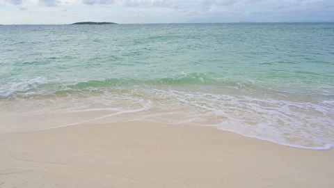 Soft wave with the blue ocean on a sandy beach. Stock-Footage 157040979