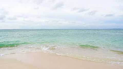 Soft wave with the blue ocean on a sandy beach. Stock-Footage 157041006