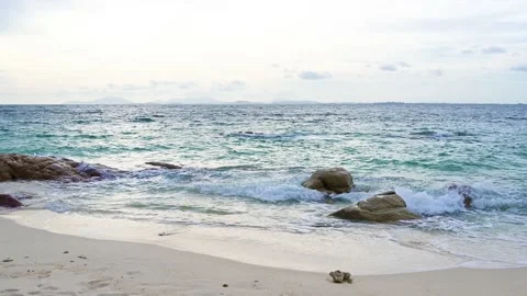 Soft wave with the blue ocean on a sandy beach. Stock-Footage 157041069