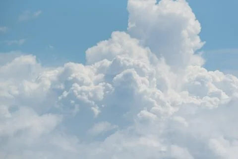 Soft White Clouds in Blue Sky 库存照片