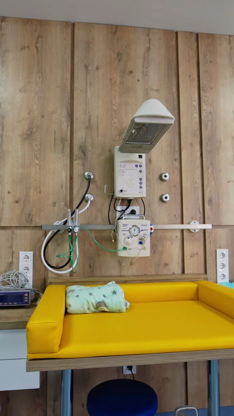 Soft yellow table for cleaning newly born babies.  Vídeos de archivo 273479749