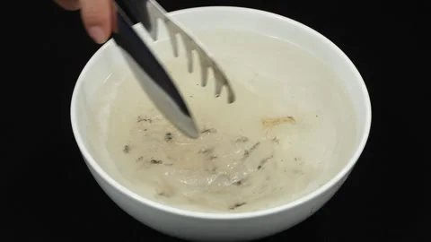 Softened Raw Bird Nest Lifted From Water Showing Impurities 库存影片 339370096