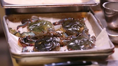 Softshell crabs battered 스톡 동영상 72547807