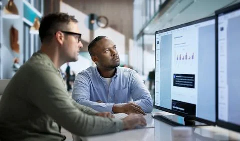 Software Developer Analyzes Artificial Intelligence Plan While Collaborating  스톡 사진
